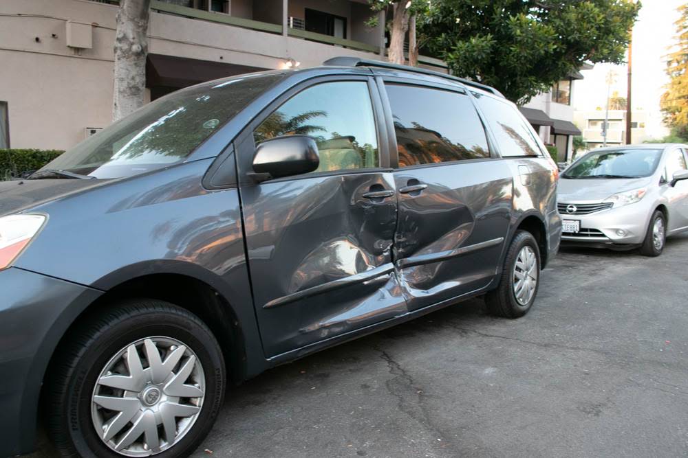 Fullerton, CA – Injuries Follow Car Crash on Nutwood Ave